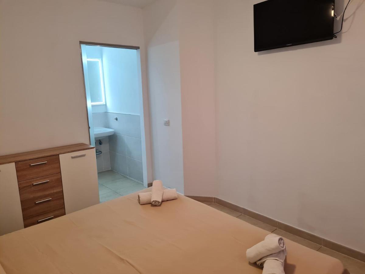 Habitaciones Nathaly Armenime ภายนอก รูปภาพ